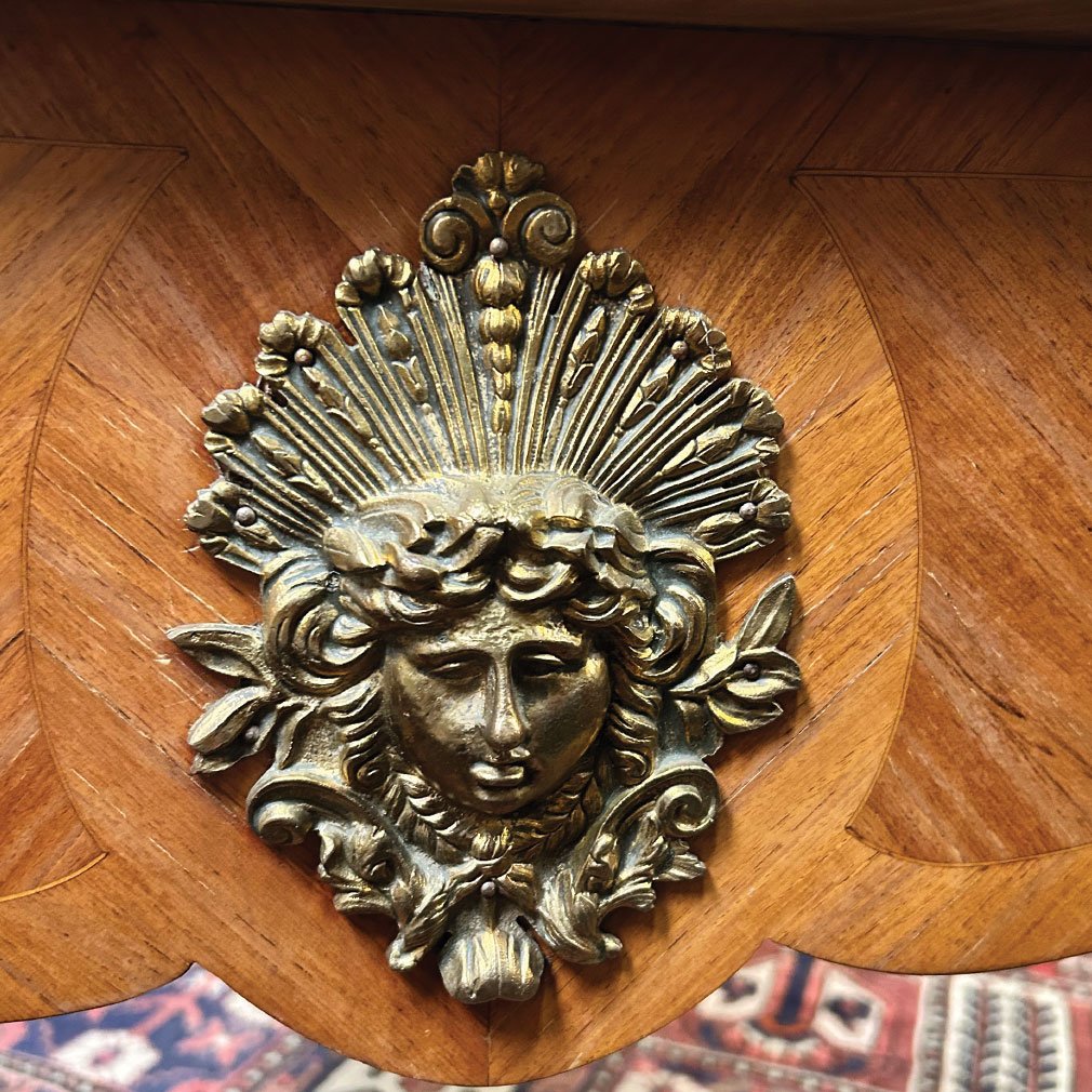 French Louis XV-style Flat Desk With Marquetry And Gilded Bronze-photo-1