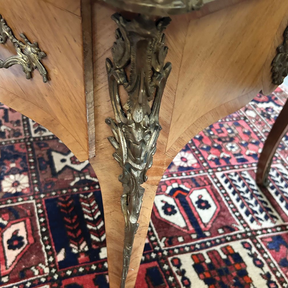 French Louis XV-style Flat Desk With Marquetry And Gilded Bronze-photo-2
