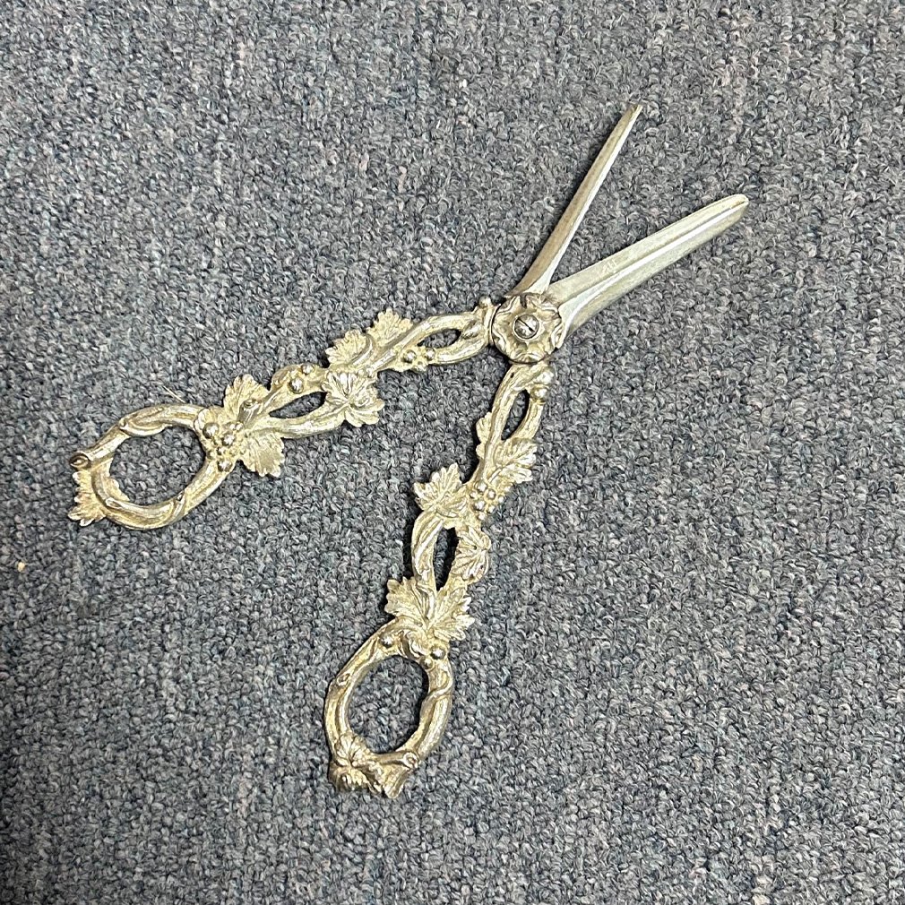 Solid Silver Grape Scissors With Vine Design-photo-2