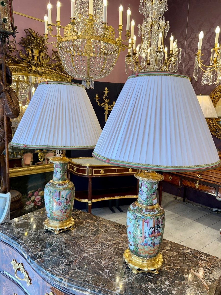 Paire De Lampes En Porcelaine De Chine 