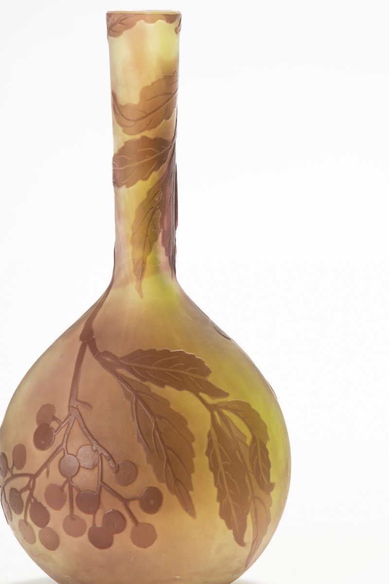 Un Soliflore Gallé Vase  Aux Raisins Et Feuilles-photo-3