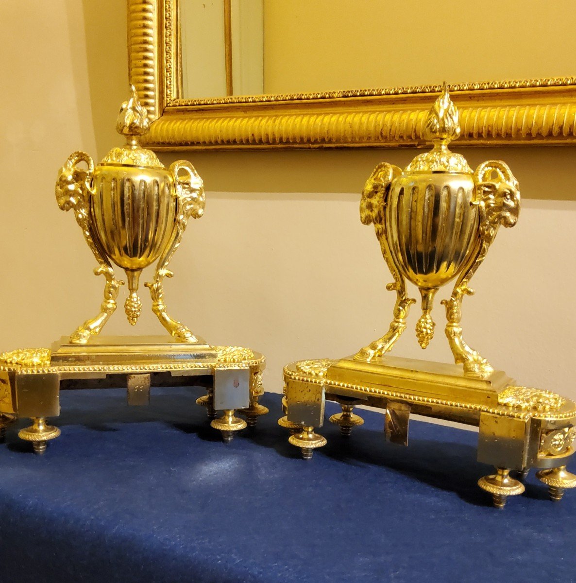 Paire De Chenets En Bronzes Dorés Style Louis XVI Aux Pots à Feux Et Béliers XIXéme _Beurdeley -photo-2