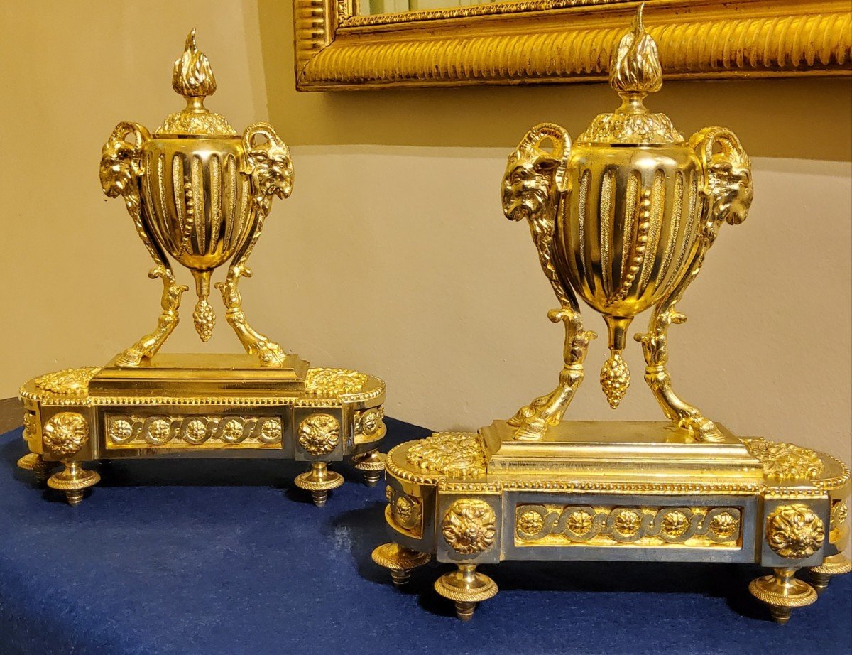Paire De Chenets En Bronzes Dorés Style Louis XVI Aux Pots à Feux Et Béliers XIXéme _Beurdeley 