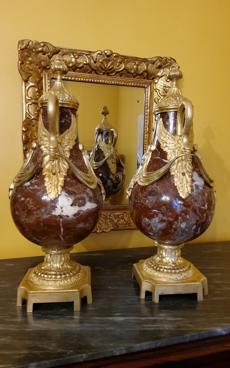 Paire De Vases En Marbre Rouge Et Bronzes Dorés Aux Cygnes Style Louis XVI Fin XIXémes-photo-5