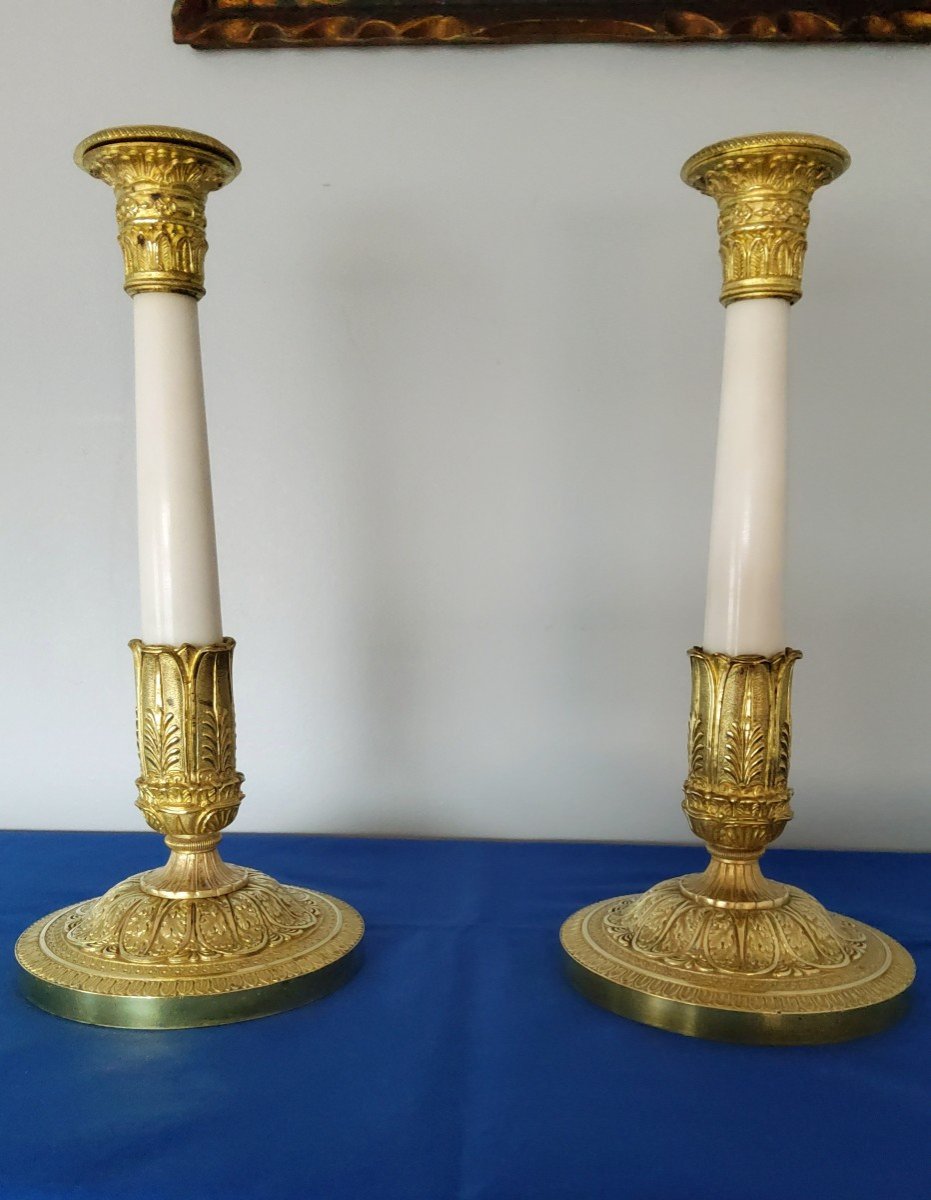 Paire De Bougeoirs En Bronzes Dorés Et Marbre Blanc De Carrare Fin XIXéme Style Empire-photo-2