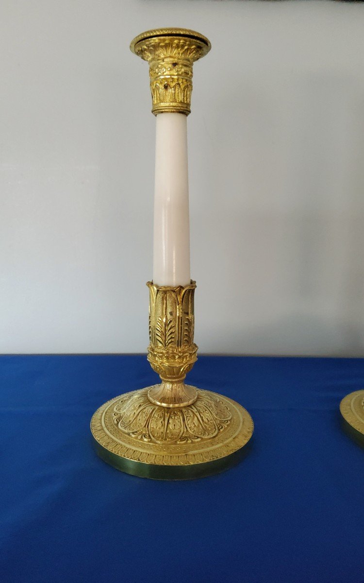 Paire De Bougeoirs En Bronzes Dorés Et Marbre Blanc De Carrare Fin XIXéme Style Empire-photo-8