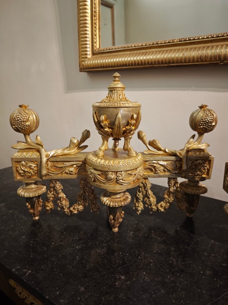 Paire de Chenets en bronze doré à Pots à l’Antique style Louis XVI  XIX éme siécle-photo-3