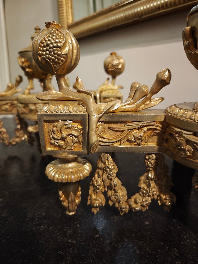 Paire de Chenets en bronze doré à Pots à l’Antique style Louis XVI  XIX éme siécle-photo-2