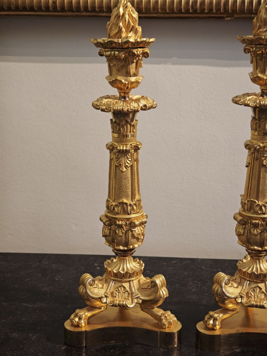 Paire de flambeaux en bronze doré d'époque Restauration, vers 1830.-photo-2