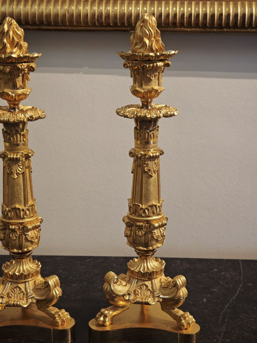 Paire de flambeaux en bronze doré d'époque Restauration, vers 1830.-photo-3