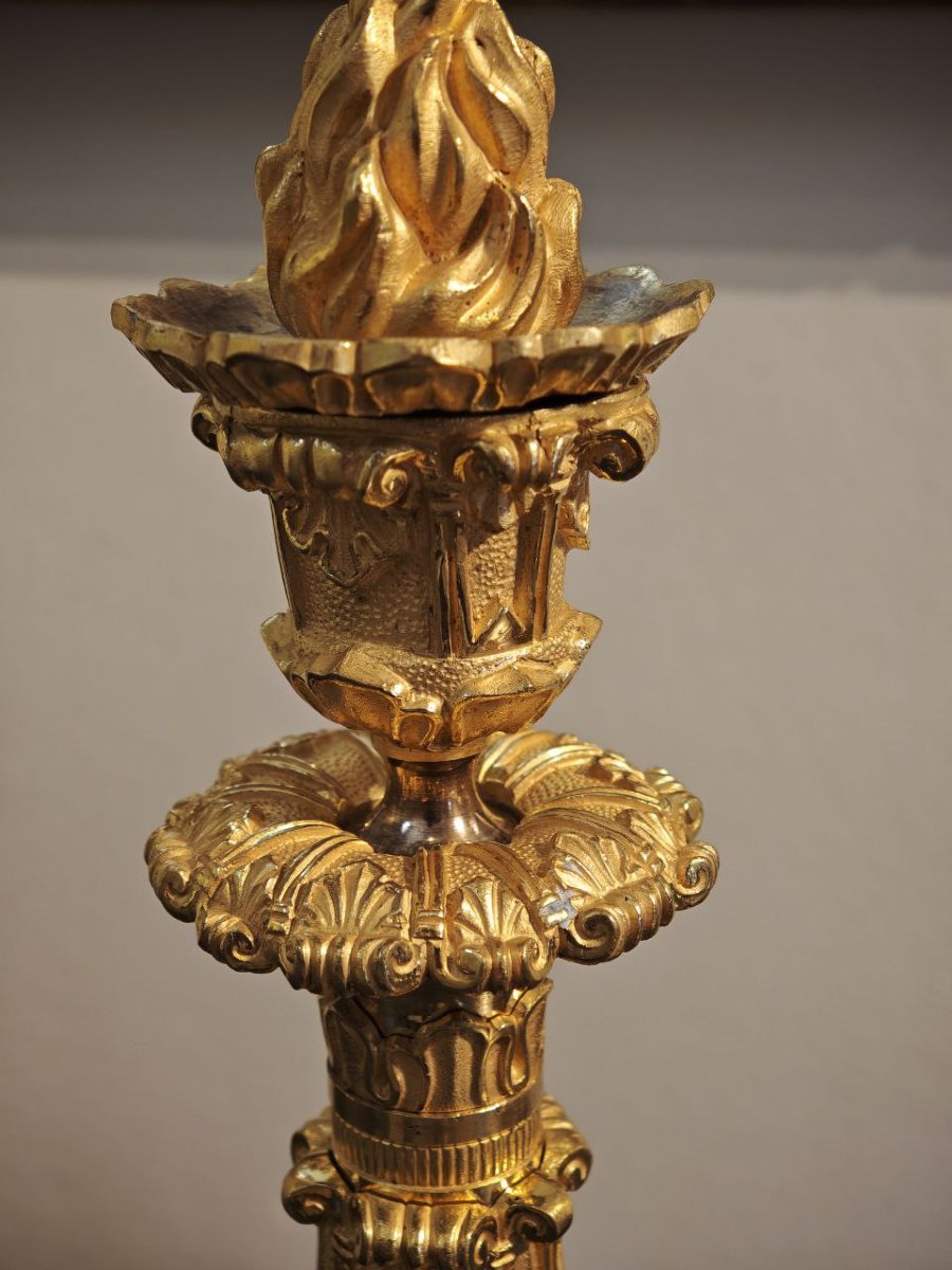 Paire de flambeaux en bronze doré d'époque Restauration, vers 1830.-photo-2