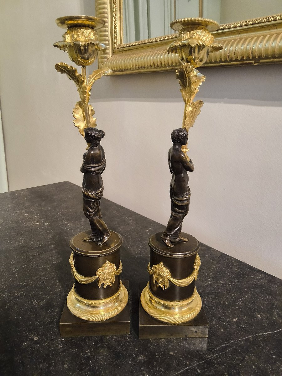 Pair Of Candlesticks With Antique Figures And Poppies In Patinated And Gilded Bronze, Directoire Period.-photo-4