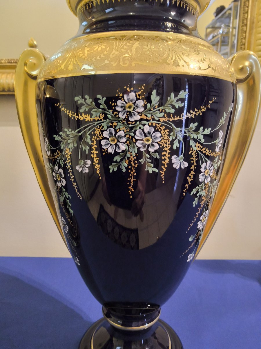 Paire de grands vases balustres couverts (potiches) en porcelaine de Limoges. XXéme-photo-6