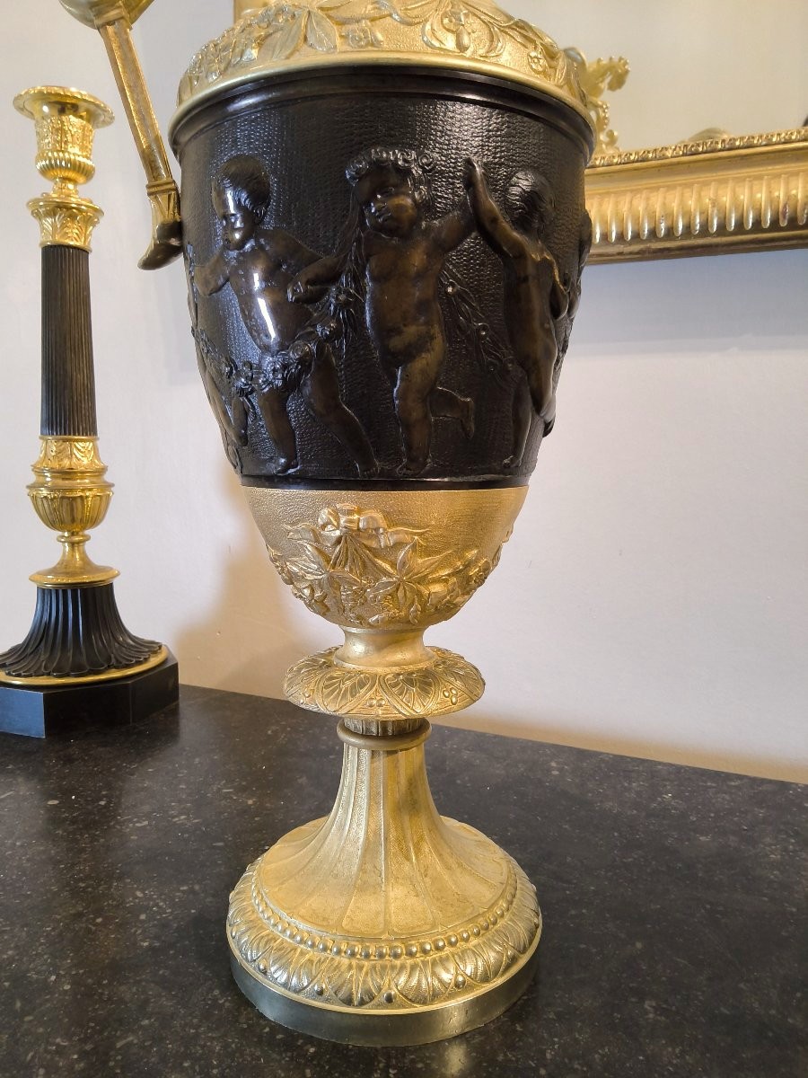 Pair Of Ewers In The Antique Style "bacchanal Of Putti And Dragons" Patinated And Gilded Bronze-photo-2