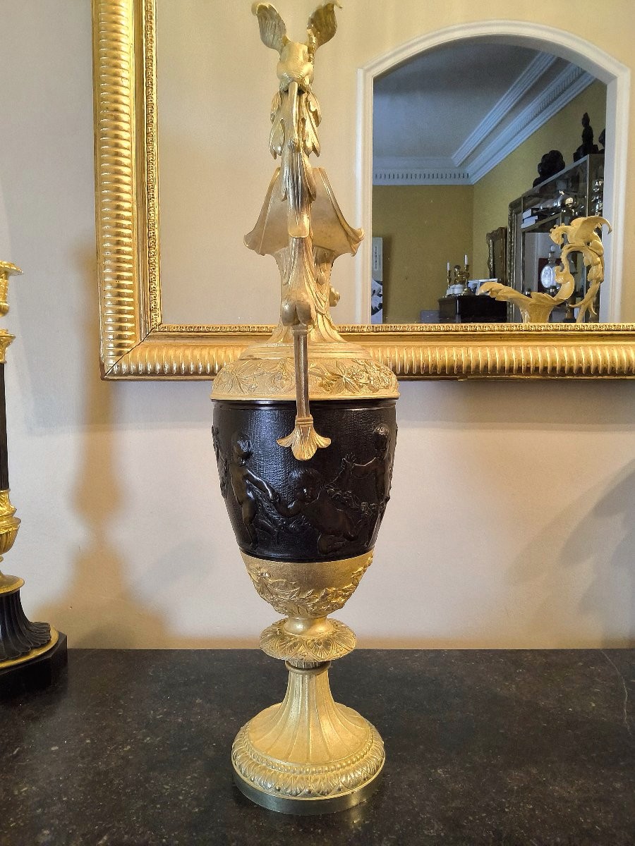 Pair Of Ewers In The Antique Style "bacchanal Of Putti And Dragons" Patinated And Gilded Bronze-photo-3