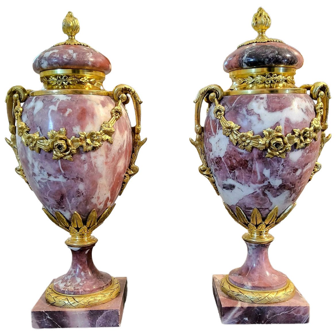 Paire de Vases Cassolettes en Marbre Violet et Bronzes dorés Style Louis XVI Fin XIXéme