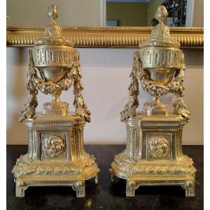 Paire de Chenets en bronze doré et ciselé – Style Louis XVI, Époque XIXe siècle