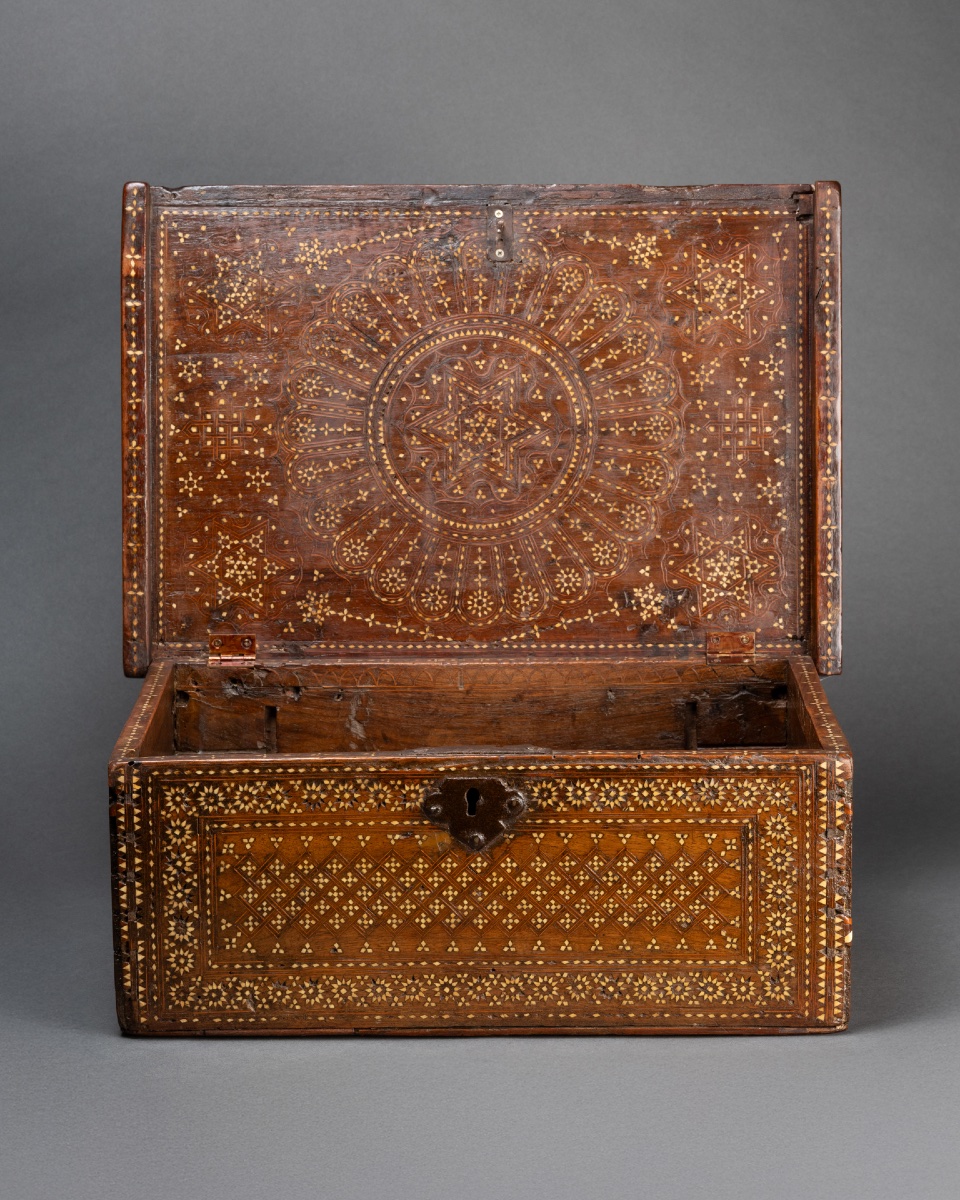 Mudéjar Walnut Casket Inlaid With Bone - Spain, 16th Century-photo-3