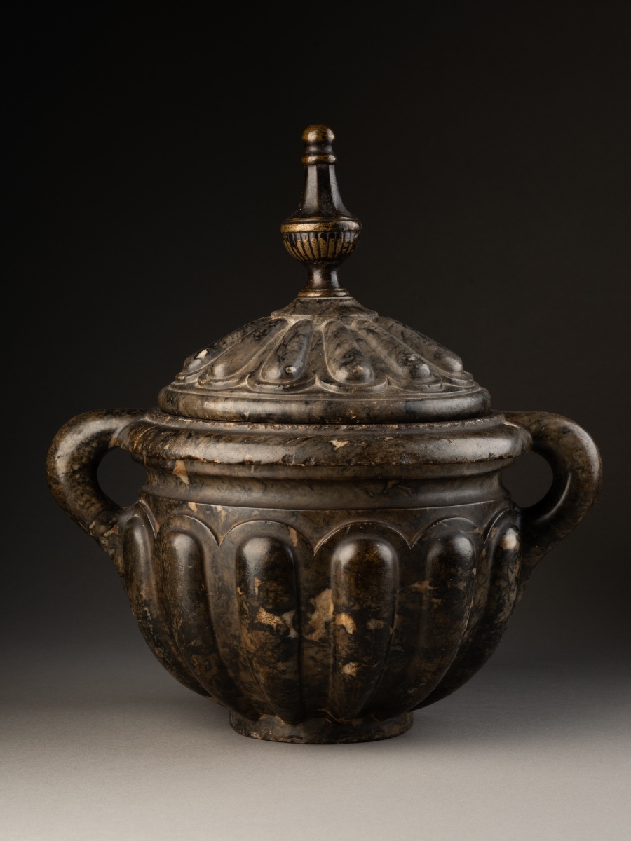 Covered Pot With Gadrooned Decoration - Venice, 16th Century