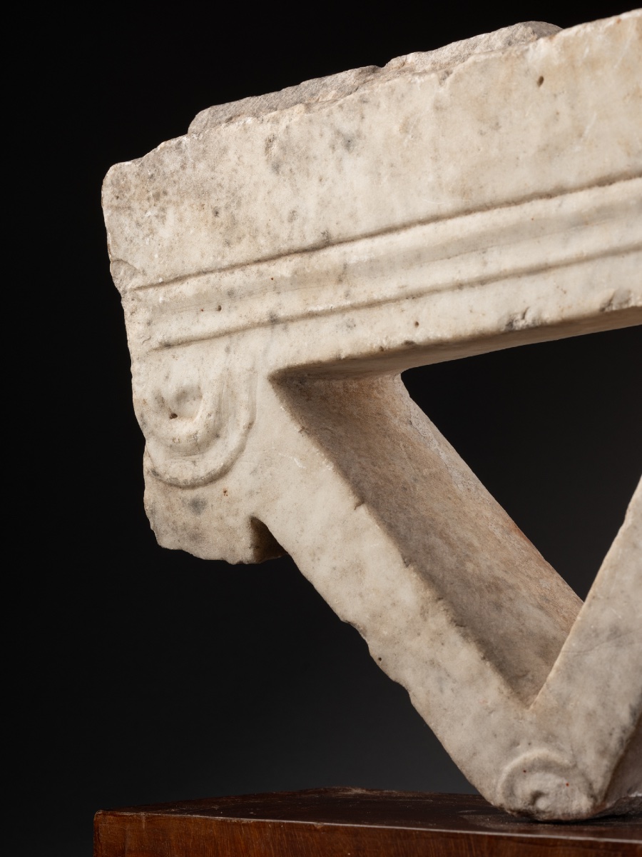 Fragment d’architecture en mabre  - Empire romain, Ier siècle apr. J.-C.-photo-3
