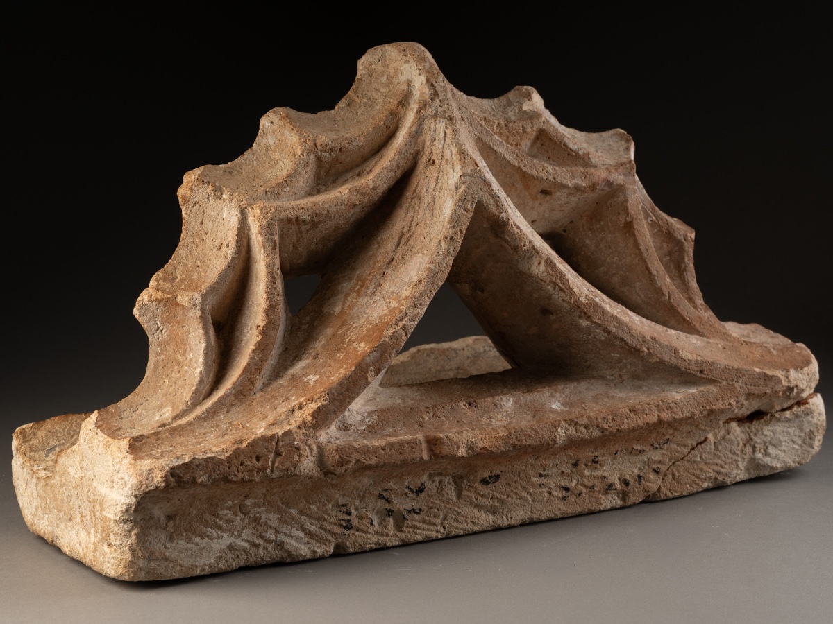 Trilobed Gable With Plain Copings -  france, 14th -photo-2