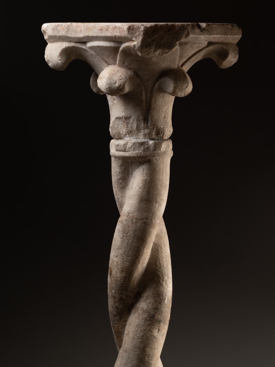 Cloister Torso Column With Hooked Capital - Italy, XIVᵉ Century-photo-1