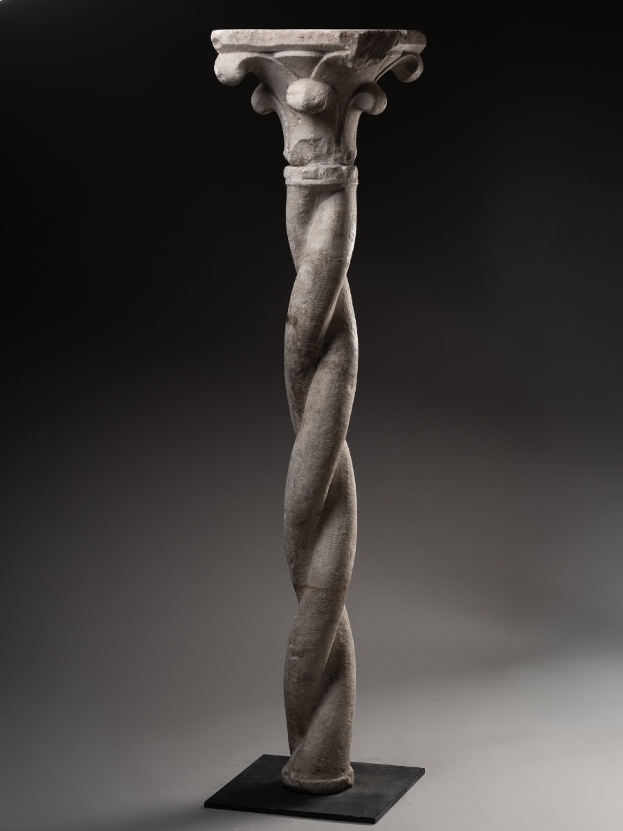 Cloister Torso Column With Hooked Capital - Italy, XIVᵉ Century
