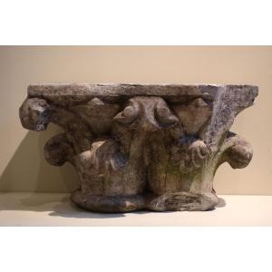 Double Capital Decorated With Hooks Decoration - France, 13th Century