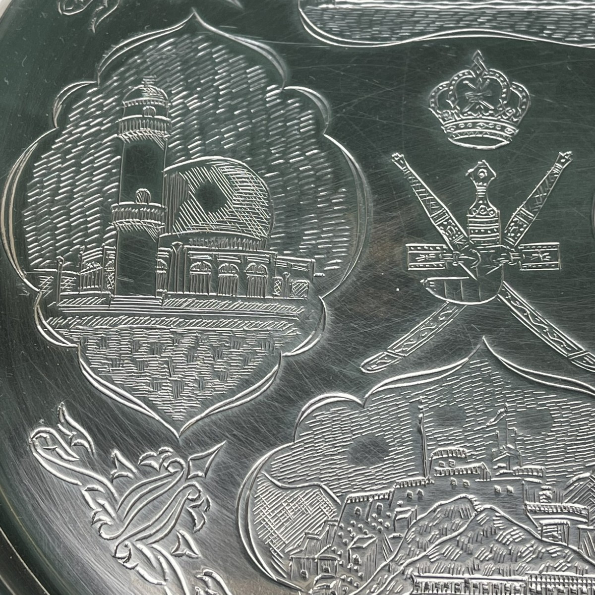 Silver Plate From The Sultanate Of Oman - Diplomatic Gift - 810 Grams - Historical Souvenir-photo-4