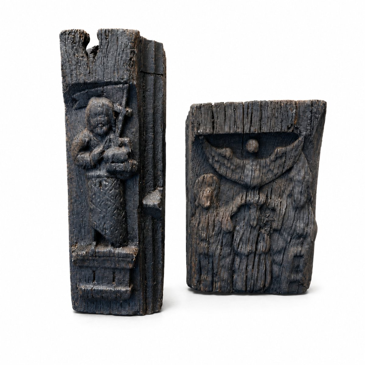 Deux corbeaux religieux en chêne sculpté, début XVIème, Haute époque