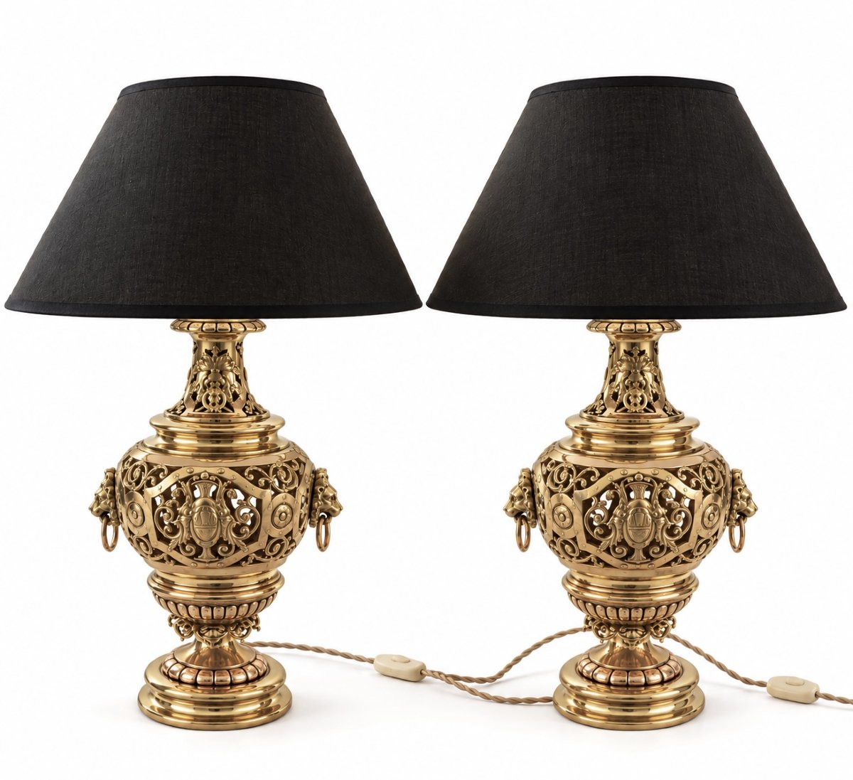 Paire de lampes en bronze ajouré - XIXème siècle - Hauteur du pied : 40 cm