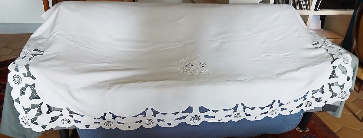 Embroidered "richelieu" Cloth