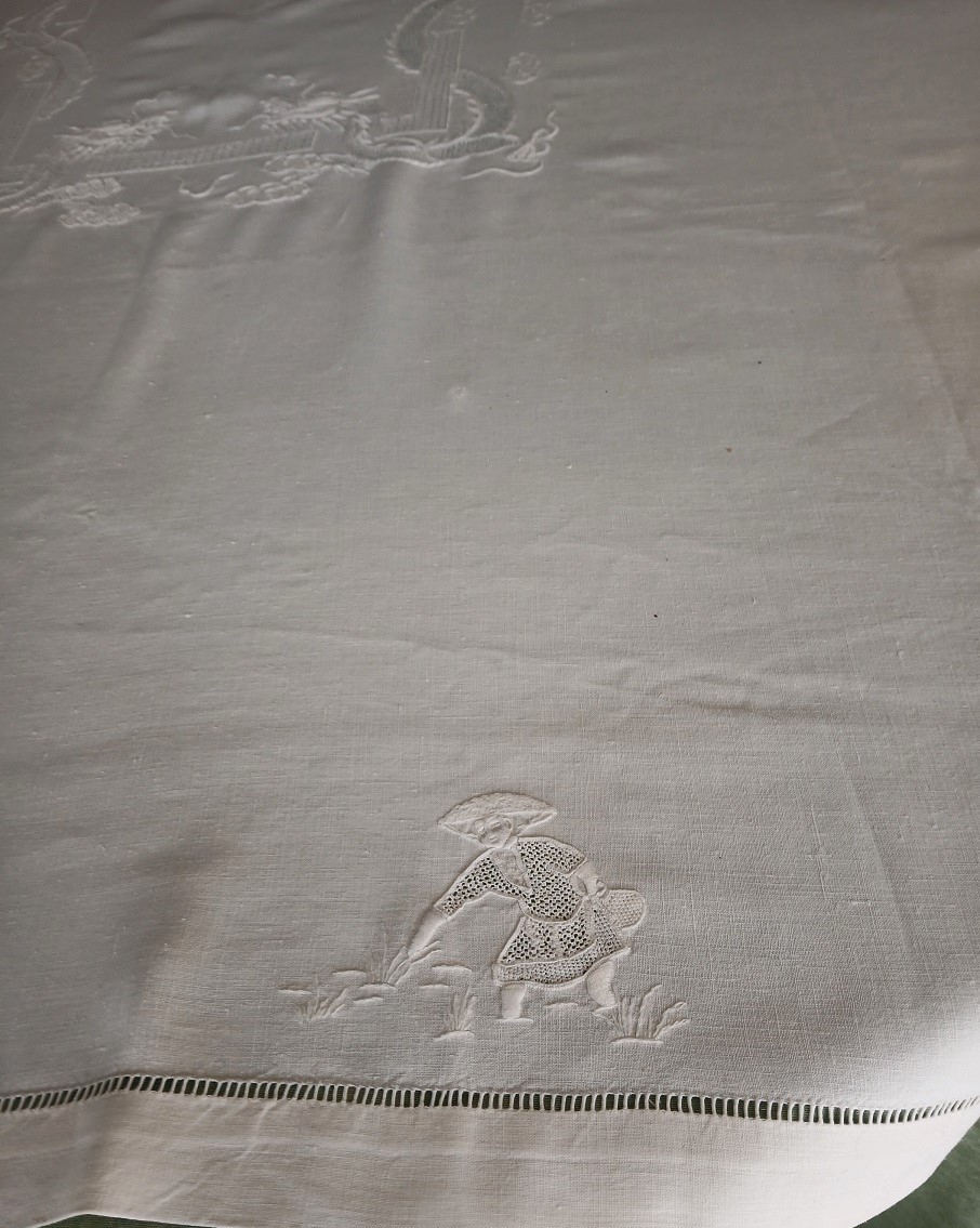 Nappe brodée à la main-photo-4
