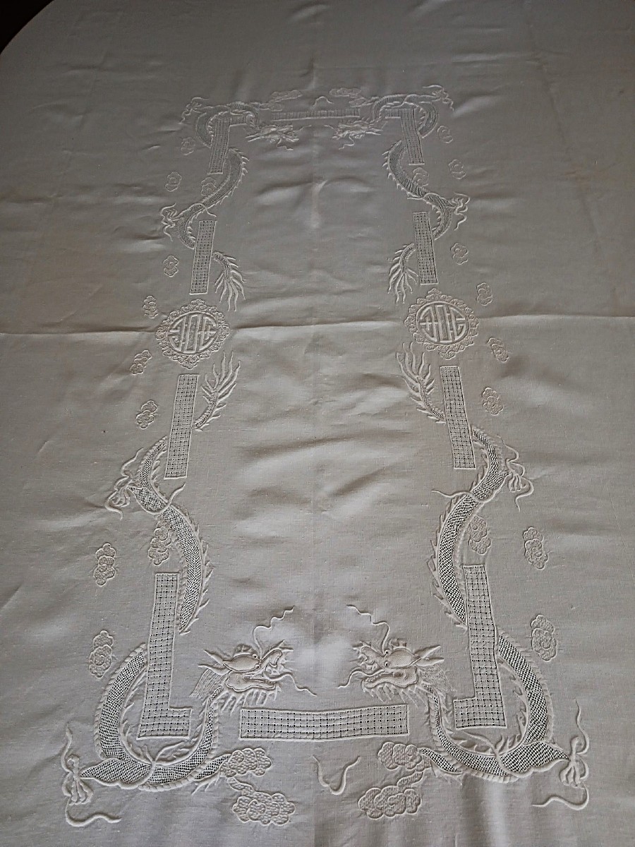 Nappe brodée à la main-photo-2