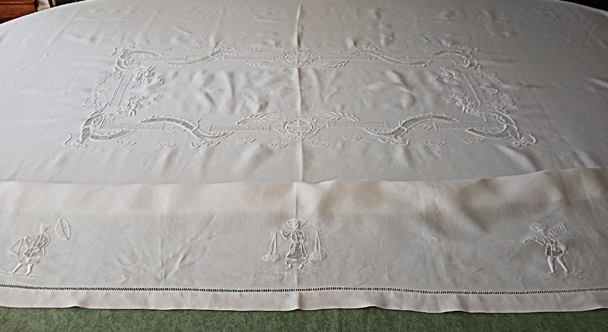 Nappe brodée à la main-photo-3