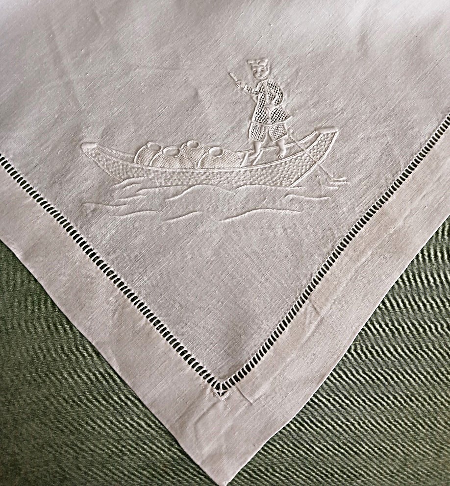 Nappe brodée à la main-photo-5