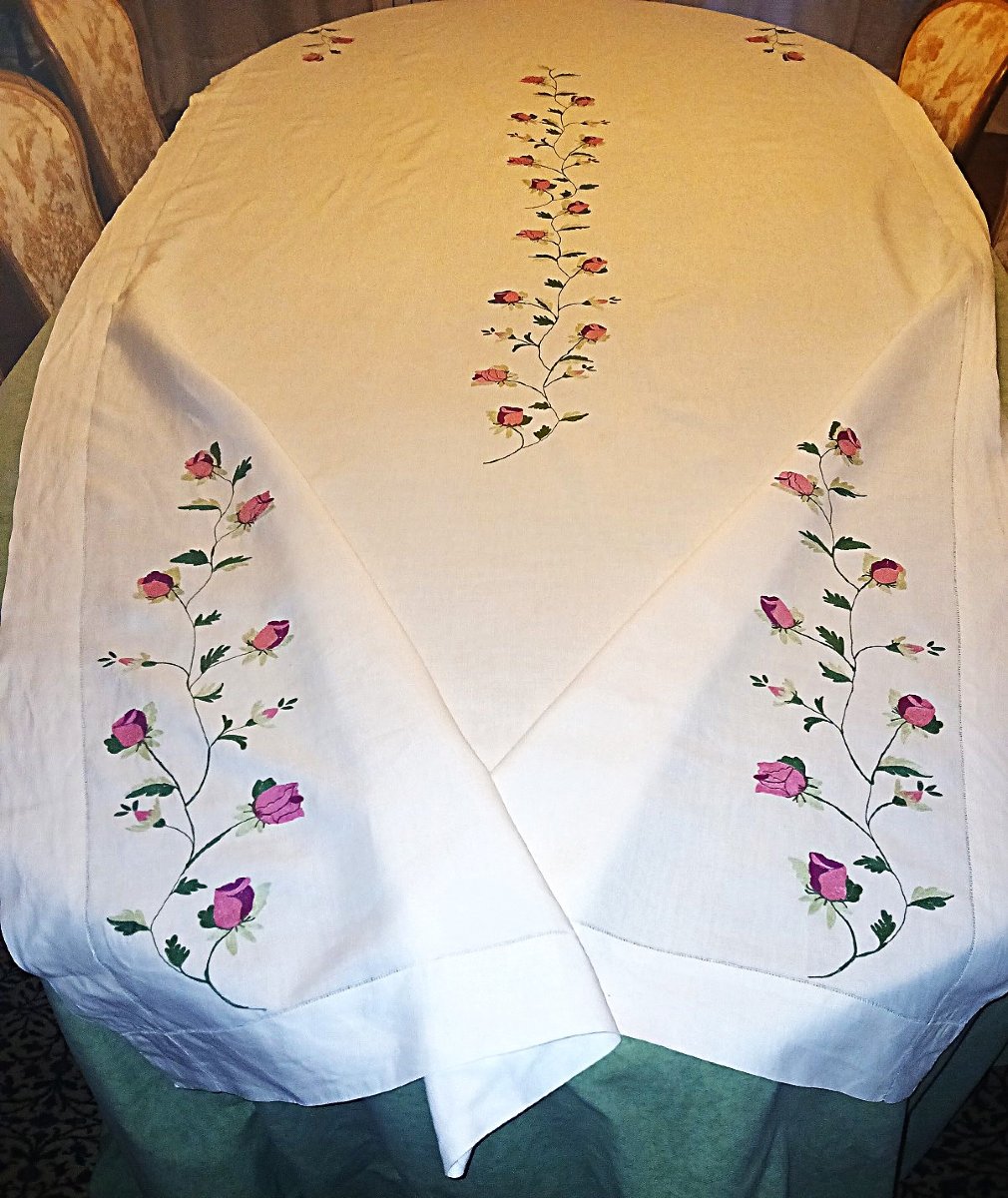White Linen Tablecloth With Embroidered Flowers -photo-2