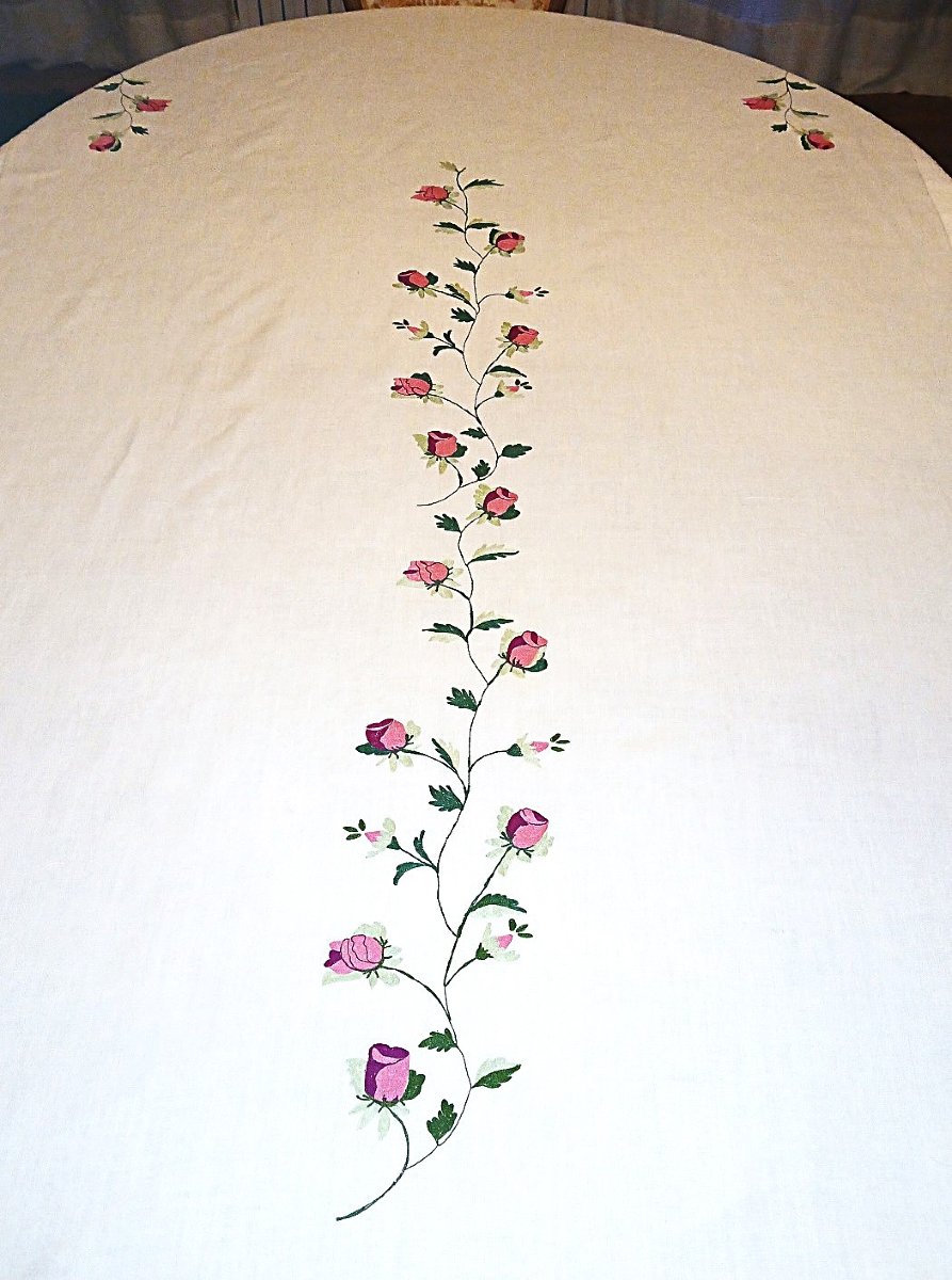 White Linen Tablecloth With Embroidered Flowers -photo-3