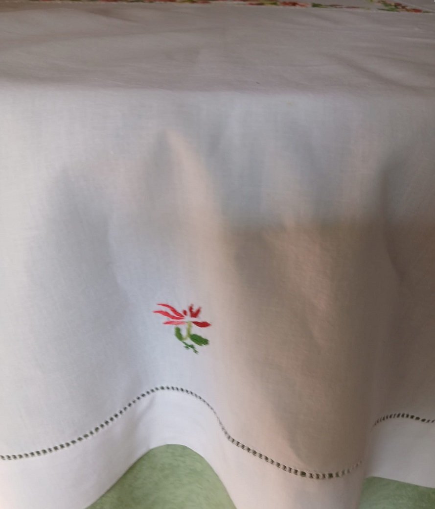 Hand-embroidered Tablecloth On XX Linen -photo-6