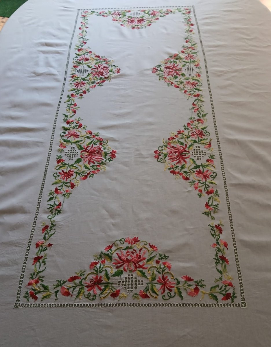 Hand-embroidered Tablecloth On XX Linen -photo-8