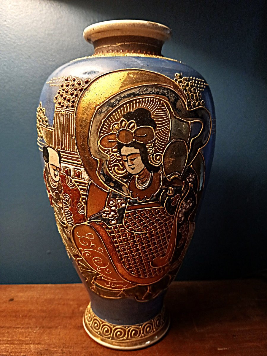 Vase japonais ancien Satsuma à fond bleu