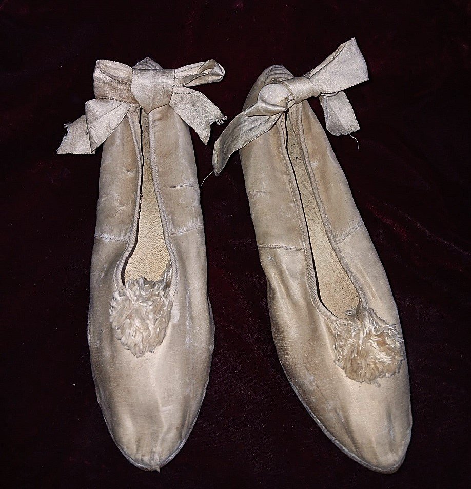 Late 19th-century Wedding Shoes-photo-2