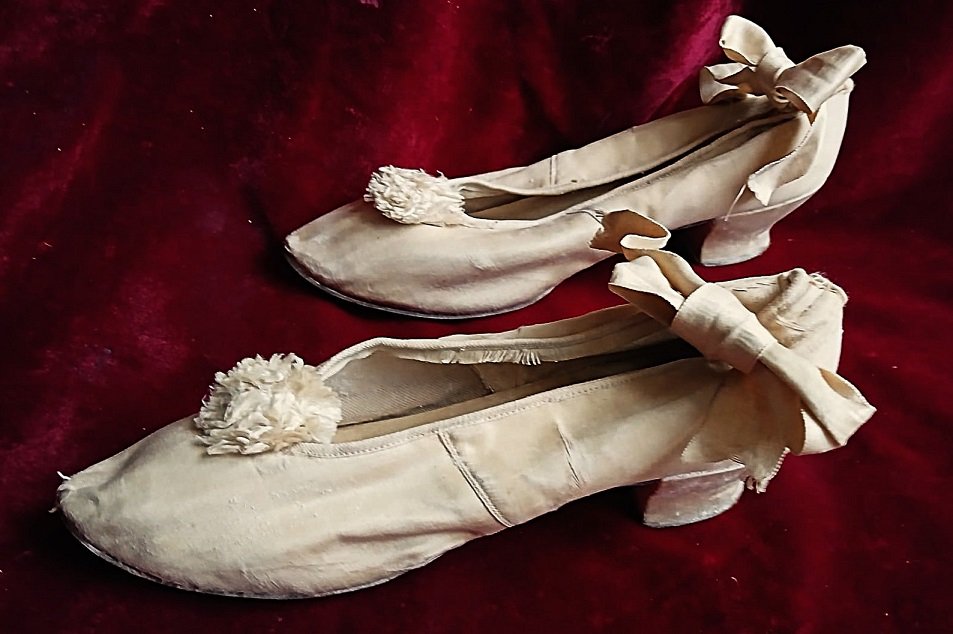Late 19th-century Wedding Shoes-photo-4
