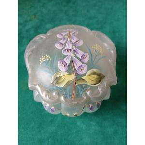 Bonbonnière en verre émaillé XIX