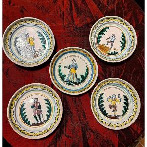 Ensemble de 5 assiettes Auxerroises fin XVIII