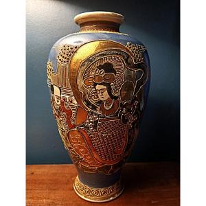 Vase japonais ancien Satsuma à fond bleu