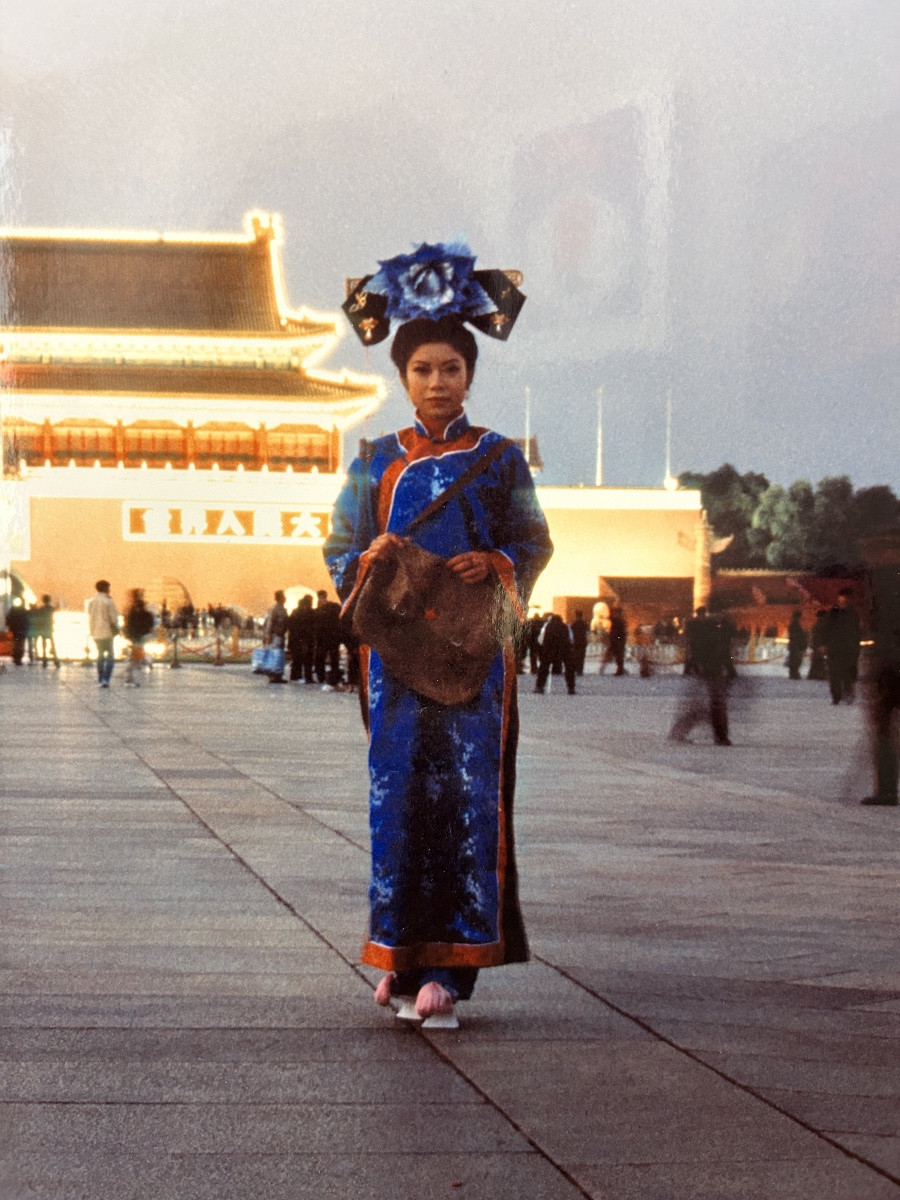 Photograph By R. Huang - Women In Front Of Tiananmen Square - China-photo-4