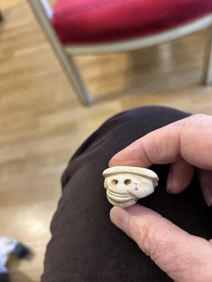 Netsuke Japon fin 19ème Personnage souriant portant un masque sévère   Théâtre Nô-photo-3