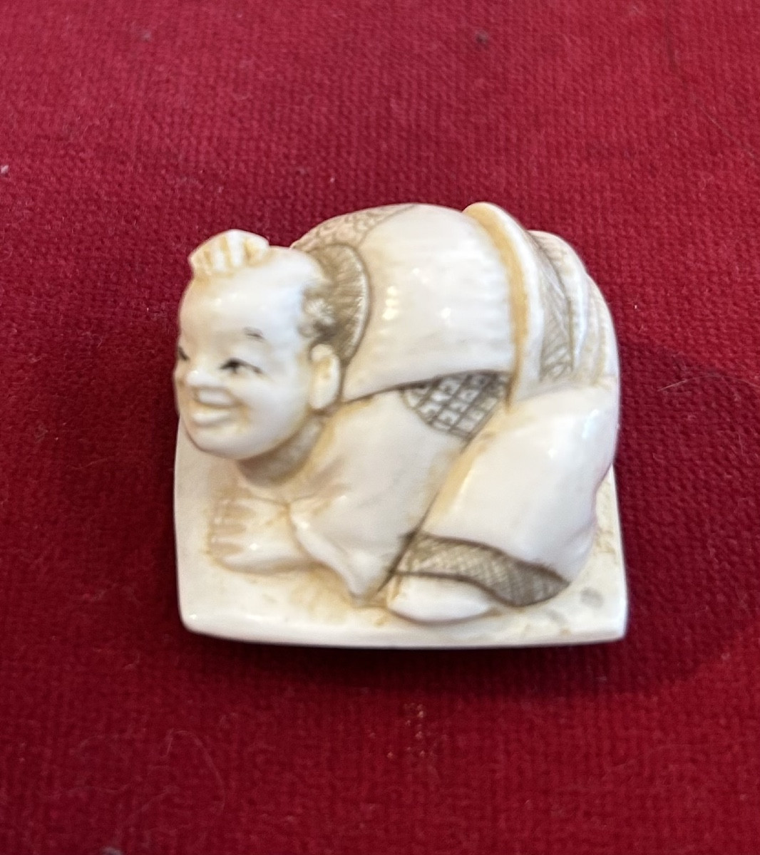 Netsuke Japon fin 19ème Personnage souriant portant un masque sévère   Théâtre Nô