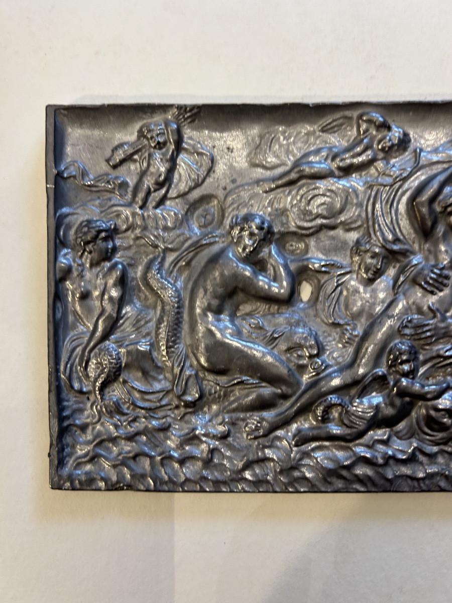 Plaque décorative 19eme en étain Bas relief mythologique marin. Antique-photo-3